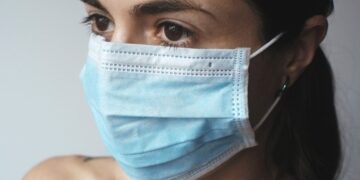 El uso de cubrebocas universal acabaría con la pandemia en un mes: líder del CDC
