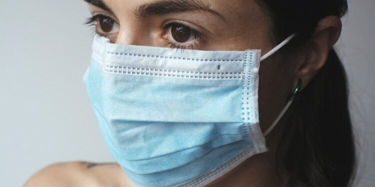 El uso de cubrebocas universal acabaría con la pandemia en un mes: líder del CDC