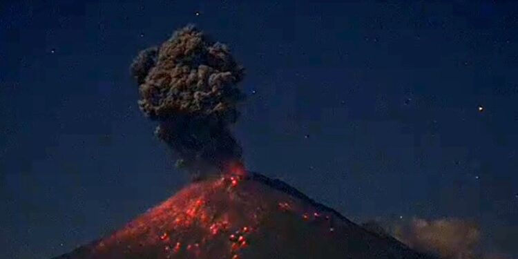 Popocatépetl registra más de 18 horas de intensa actividad