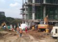 Rescatan a trabajadores atrapados en derrumbe de Santa Fe