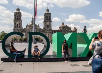 Sheinbaum anuncia que la CDMX se mantiene en semáforo naranja por COVID-19