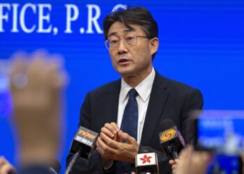 Jefe médico de China recibe vacuna experimental contra covid-19