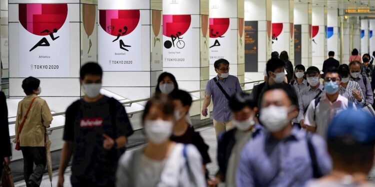 Tokio baja de 200 nuevos casos diarios de COVID-19 por primera vez