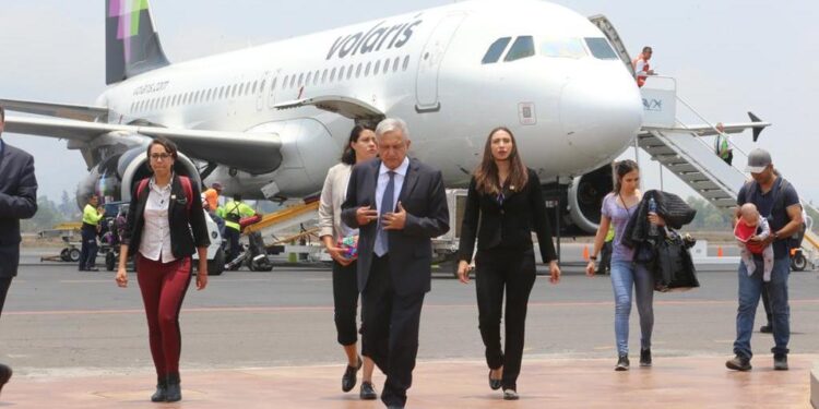 Vuelo de AMLO aterriza en la CDMX