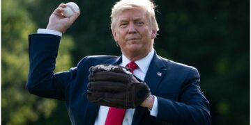 Presidente del Bronx critica a los Yankees por invitar a Trump a lanzar la primera bola