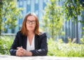 Sarah Gilbert, experimenta con sus trillizos vacuna contra COVID