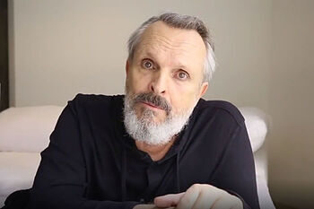 Desaparecen redes sociales de Miguel Bosé