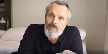 Desaparecen redes sociales de Miguel Bosé