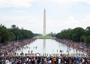Miles protestan contra el racismo en Washington