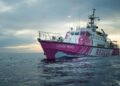 Barco humanitario pide ayuda tras rescate masivo de migrantes