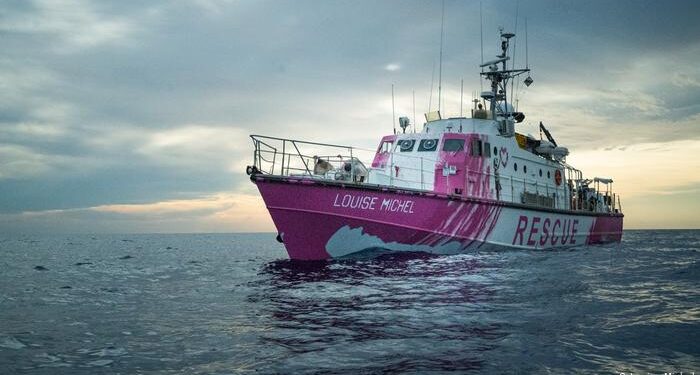 Barco humanitario pide ayuda tras rescate masivo de migrantes