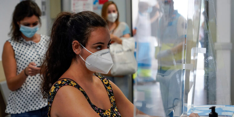 Los contagios siguen disparados en España