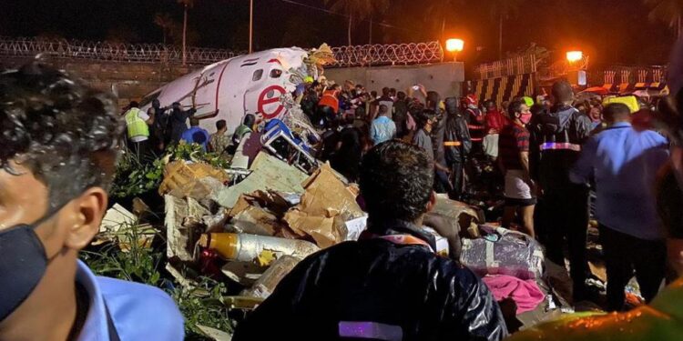 Avión de Air India se estrella  dejando 90 heridos y más de 10 muertos