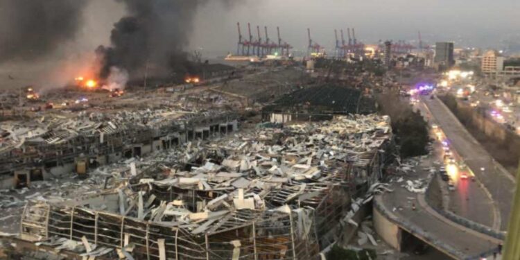 Detenidos 16 funcionarios por explosión en Beirut