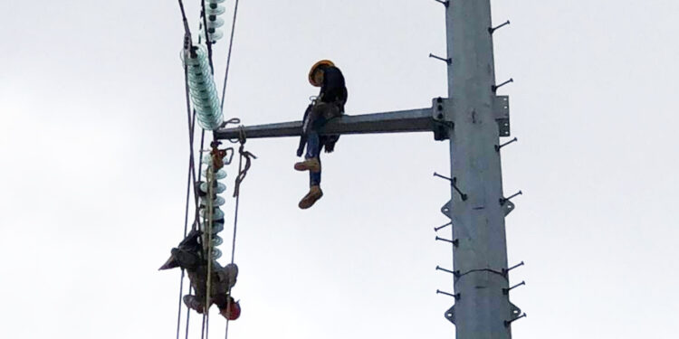 Inicia cambio de vías y cableado de alta tensión en Puente Pemex