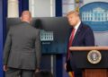 Trump es sacado de rueda de prensa, tras alerta de tiroteo