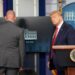 Trump es sacado de rueda de prensa, tras alerta de tiroteo
