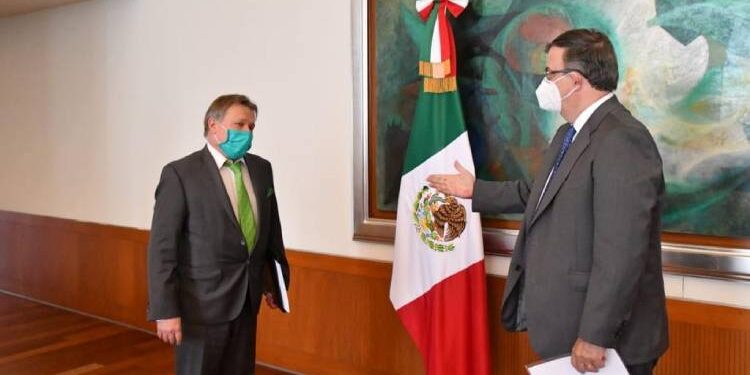 Ebrard se reúne con embajador de Rusia por vacuna Covid-19