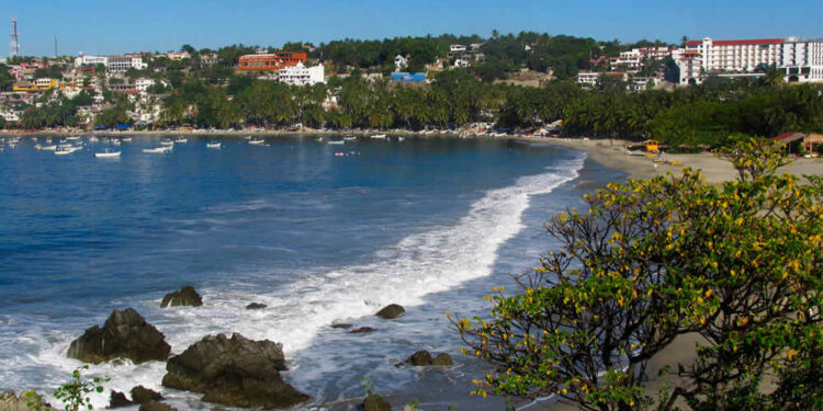 Continúa reapertura turística en Puerto Escondido, Oaxaca