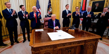 Trump firma acuerdo de paz entre Israel y Emiratos Árabes Unidos