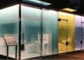 Baños públicos transparentes, nueva atracción en Tokio