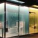 Baños públicos transparentes, nueva atracción en Tokio