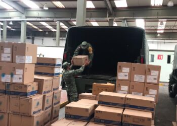 Ejército Mexicano realiza el traslado de insumos médicos de la Cd. de México a San Luis Potosí.