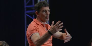 Antonio Banderas da positivo a covid-19; celebra su cumpleaños en cuarentena