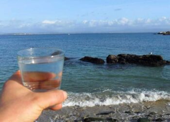 Científicos transforman agua de mar en potable en sólo 30 minutos
