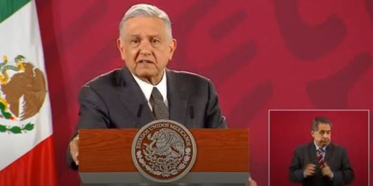 AMLO dice que Peña Nieto y Calderón deben declarar ante FGR por caso Lozoya