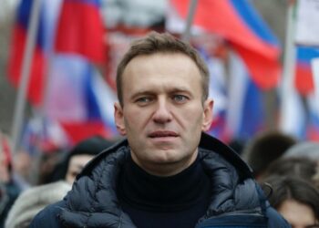 Sacan de Rusia al principal opsitor de Putin, probablemente envenenado