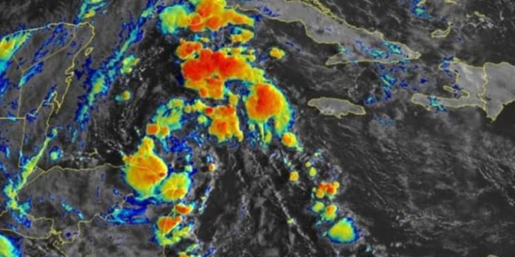Depresión tropical “Catorce” se acerca a costas del Caribe mexicano