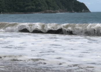 Jalisco y Colima, alerta por lluvias y alto oleaje