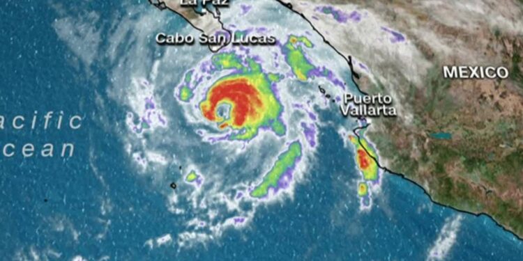“Genevieve” se acerca a la Península de Baja California