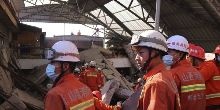 Al menos 17 muertos por derrumbe de un restaurante en China