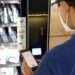 Primera máquina de salud en México; dispensa gel y cubrebocas