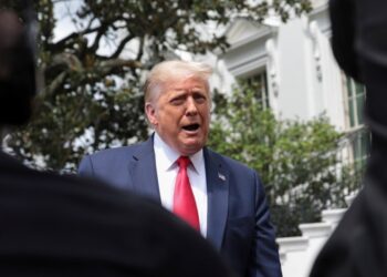 Trump no descarta vacuna contra covid-19 antes de elecciones de noviembre