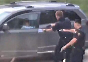 Policía dispara siete veces contra afroamericano en Wisconsin