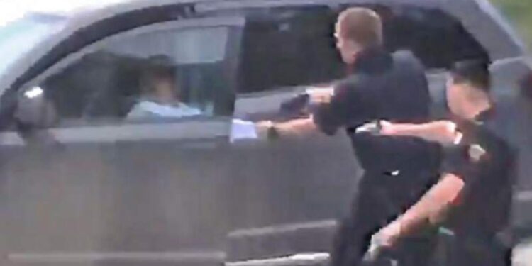 Policía dispara siete veces contra afroamericano en Wisconsin