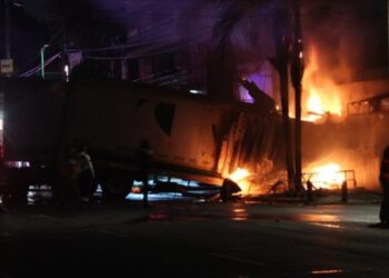Fatal accidente de tráiler y vehículo particular