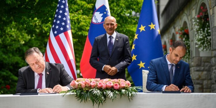EEUU y Eslovenia firman documento sobre seguridad de la red 5G