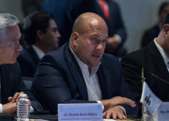 Enrique Alfaro acusa a López-Gatell de hacer uso político del semáforo covid-19