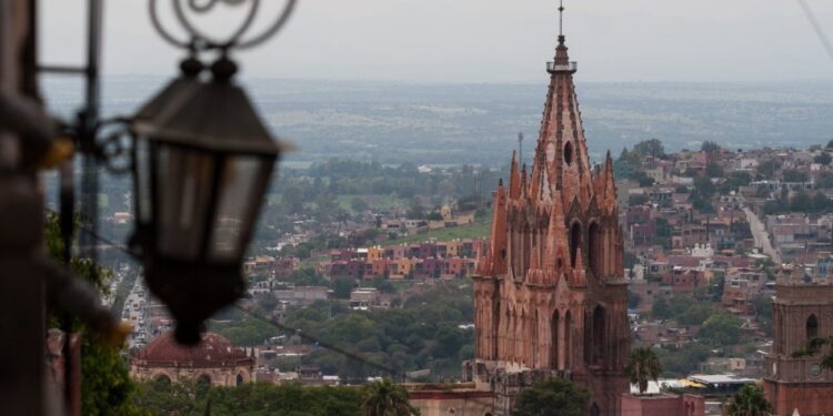 España absuelve a mujer acusada de secuestro en México