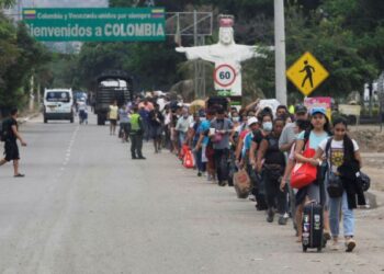 Venezuela restringe el ingreso de sus nacionales desde Colombia