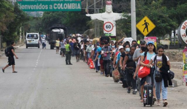 Venezuela restringe el ingreso de sus nacionales desde Colombia