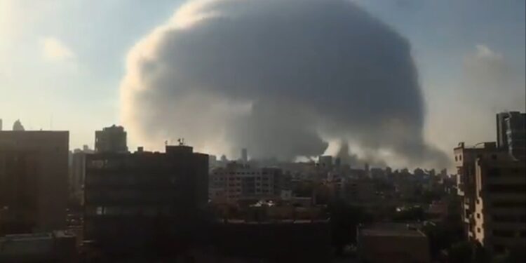 ¿Por qué la explosión en Beirut formó una nube de hongo?