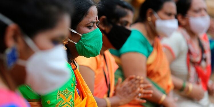 India anuncia que está probando tres posibles vacunas para la covid-19
