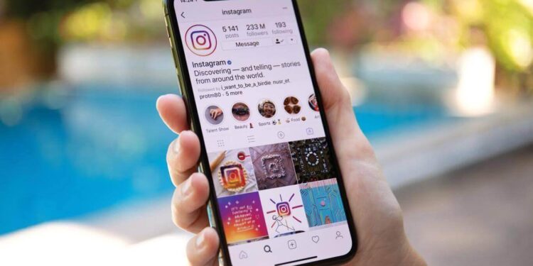 Instagram accede a la cámara del iPhone aunque el usuario no esté tomando fotos