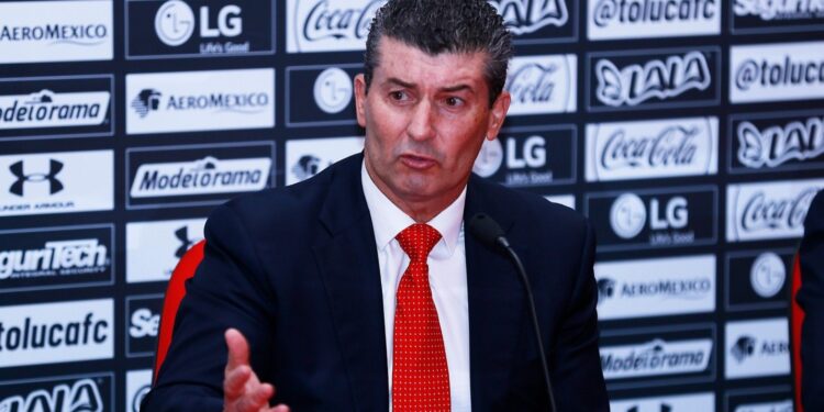 Chepo de la Torre furioso con el VAR del Mazatlán vs Toluca