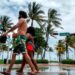La tormenta tropical Isaías se debilita antes de llegar a la costa de Florida
